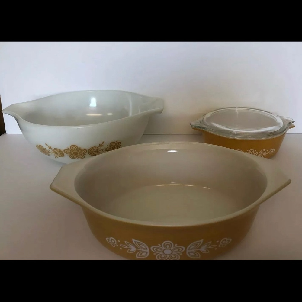 Vintage Pyrex: Butterfly Gold Set (3 Total)